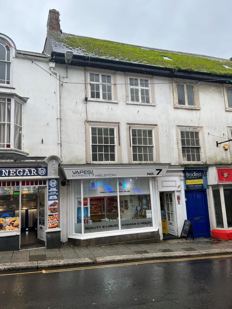 Lot: 17 - FREEHOLD MIXED COMMERCIAL AND RESIDENTIAL PROPERTY -